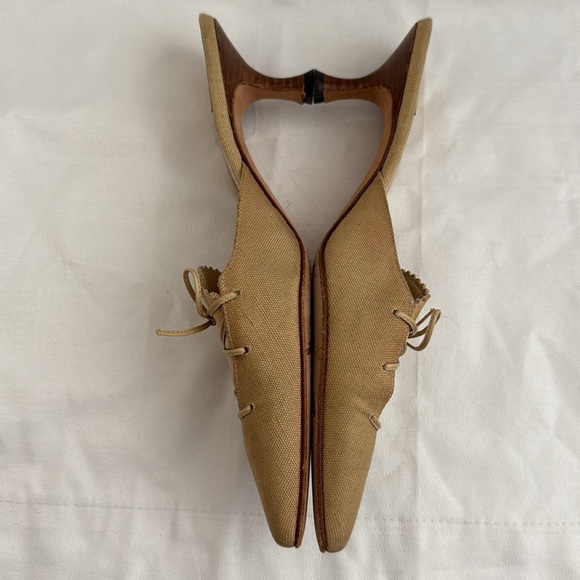 Vintage Manolo Blahnik Cream Mules - Picture 4 of 7